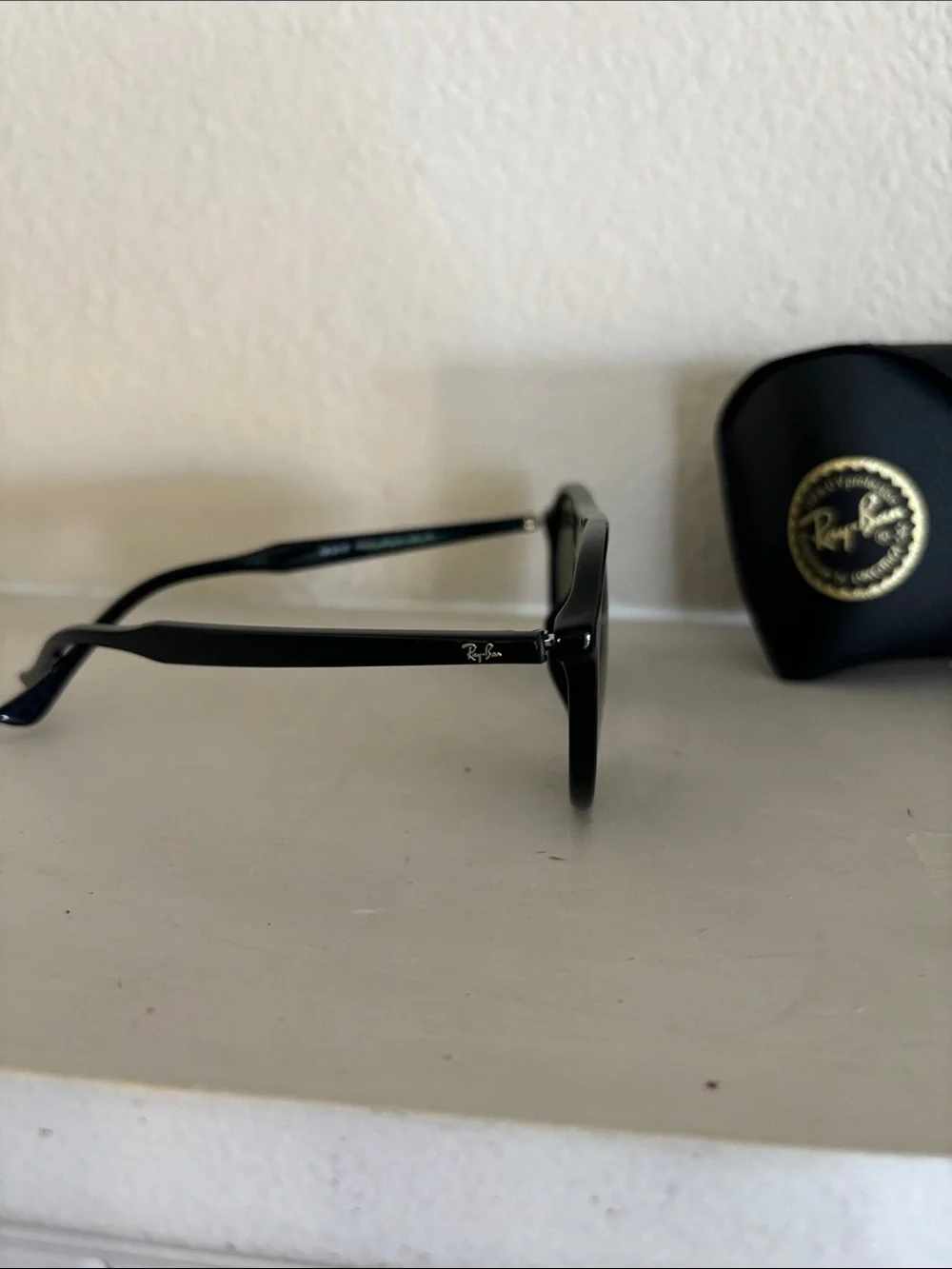 Ray-Ban Black Frames with Dark Green Lenses Sunglasses and Case